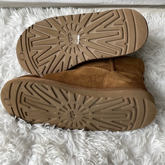 UGG Australia Brown Chestnut Short Suede Ankle Boots Size 6 - Picture 5 of 6